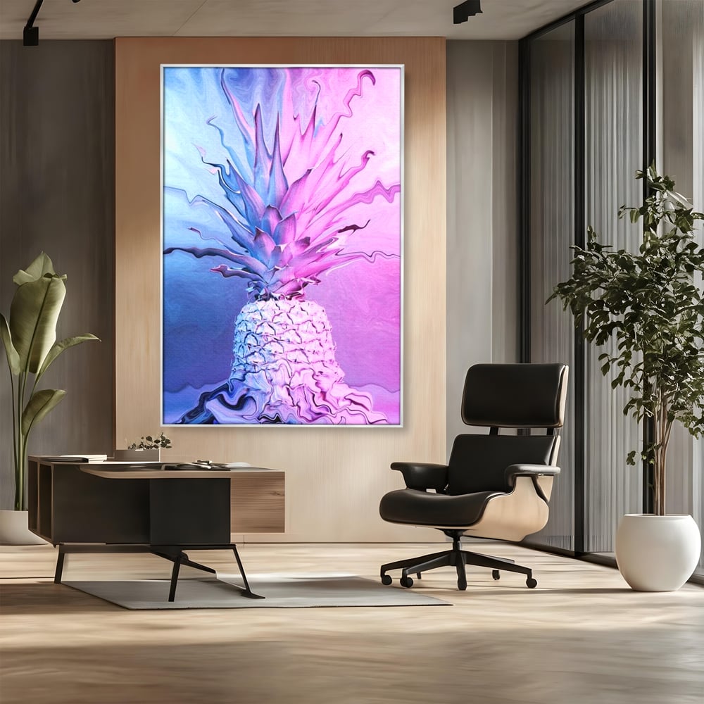 Tablou canvas cu tablou canvas cu ananas neon, in rama de aluminiu argintiu, pe perete intr-un birou